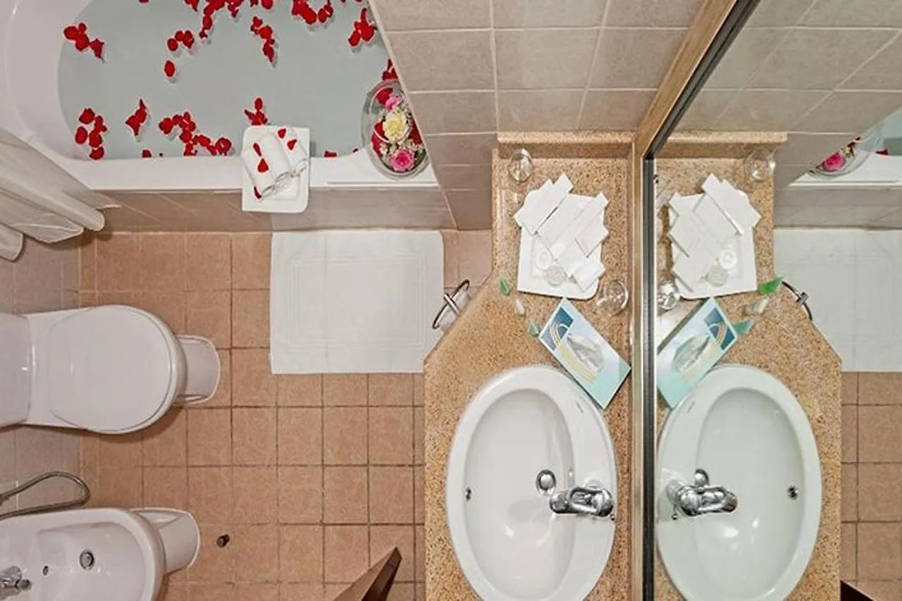 Chelsea Gardens Hotel Apartment Dubai 4*,